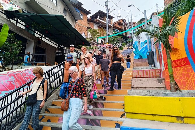 Commune 13 graffiti tour food Panoramic street and cable car - Stop 5: Escaleras Eléctricas de la Comuna 13 and Why It Matters