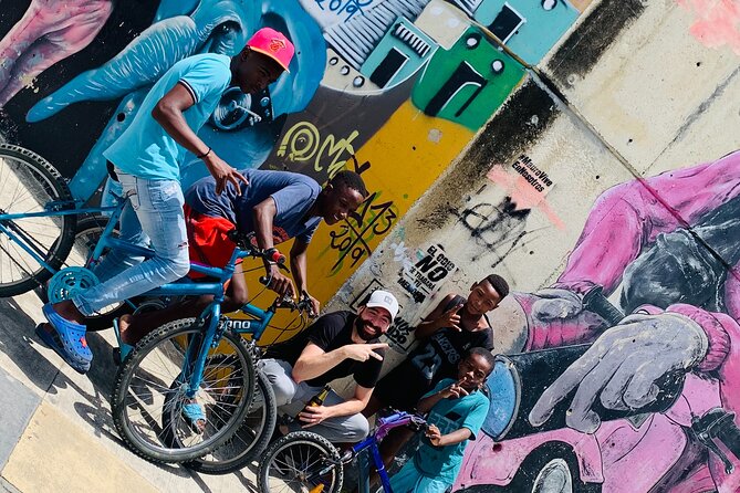 Commune 13, Graffitour street food. History.All inclusive - The street food part: mango ice cream and why it fits