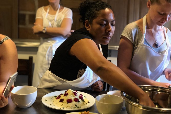 Community project cooking class and Medellin social transformation tour - Fruit tasting and fresh juice, your flavor primer before cooking