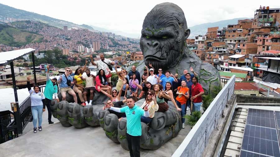 Complete Tour in Comuna 13: Graffiti, History and Street Delights - Comuna 13 starts at San Javier, then you ride in with the group