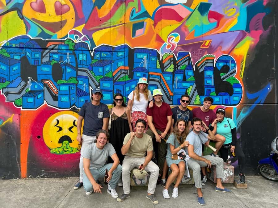 Complete Tour in Comuna 13: Graffiti, History and Street Delights - Walking itinerary, stop by stop: sightseeing, dance, photos, galleries, viewpoints