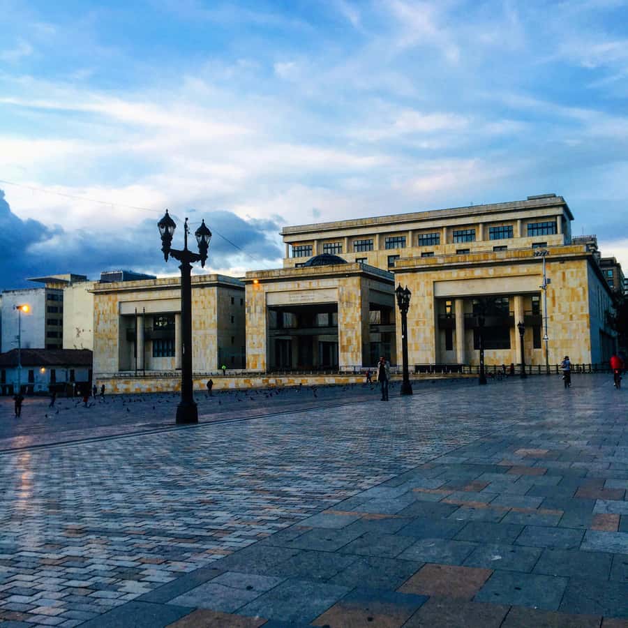 Complete Walking Tour in Bogota's Downtown - Plaza de Bolívar: The City’s Main Stage