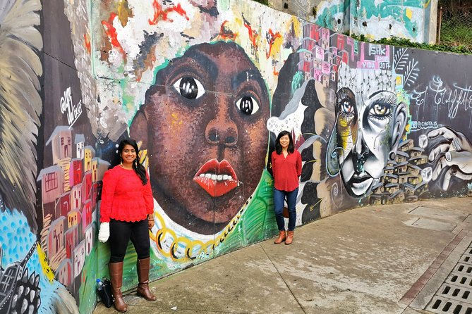 Comuna 13 & Coffee Farm Private Tour in Medellin | The Best Combo - Entering Comuna 13: electric escalators and graffiti with real meaning