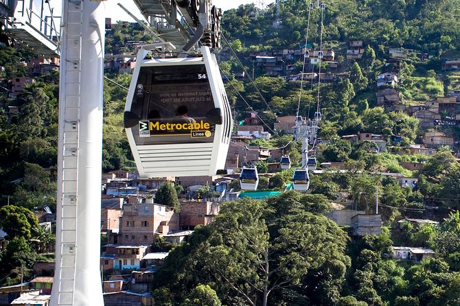 Comuna 13 & Downtown: From violence to innovation - Meeting At La Candelaria, Ending In San Javier: How The Route Works