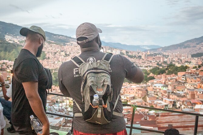 Comuna 13 Graffiti Tour Medellin l Private Tour - Stop 1 at Escaleras Electricas: Murals With Meaning, Plus Snacks