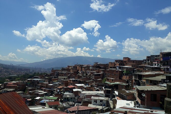 Comuna 13, Graffiti tour Medellin - Key things you will notice on this Comuna 13 graffiti tour