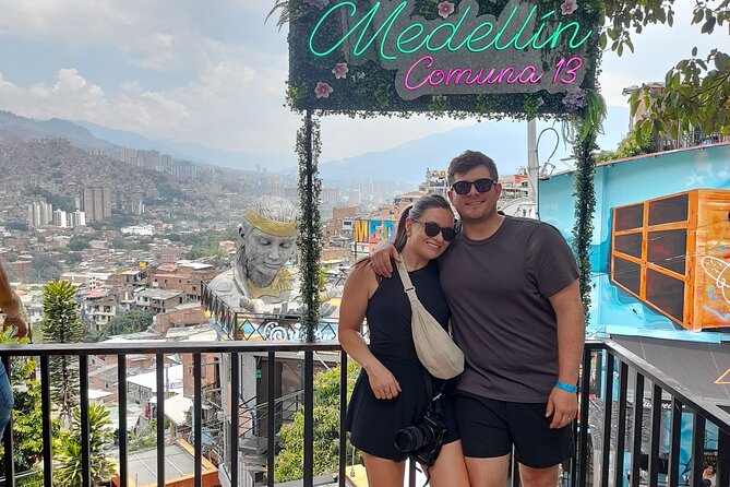 Comuna 13: Graffiti tour & Street Food/drink with telesferic - Why Comuna 13 feels more real than a typical graffiti stop