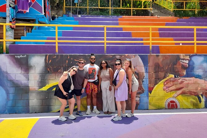 Comuna 13: Graffiti tour & Street Food/drink with telesferic - Street food, drinks, and a dance show that’s more than entertainment