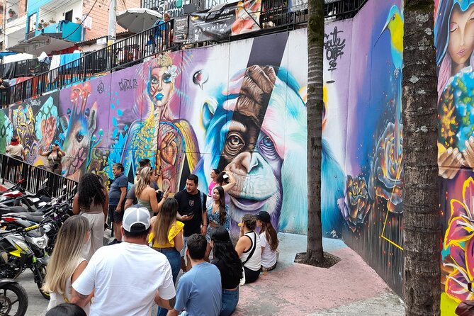 Comuna 13: Graffiti tour & Street Food/drink with telesferic - Should you book Comuna 13 Graffiti Tour with telesferic?