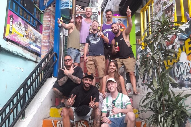 Comuna 13: Graffiti tour & Street Food/drink with telesferic - Getting there the right way: Poblado Metro start, metro ride, scenic views, metrocable