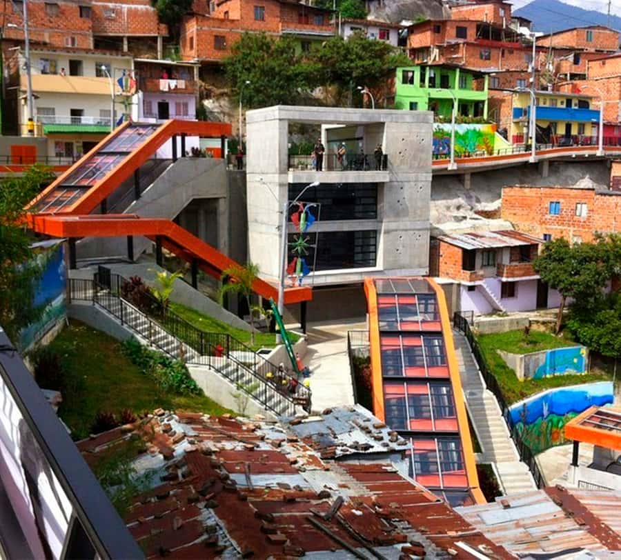 Comuna 13: Graffiti Tour with Tasting, Live Show, & Gallery - Meeting at Mall Gastroturístico Punto de Encuentro in El Poblado