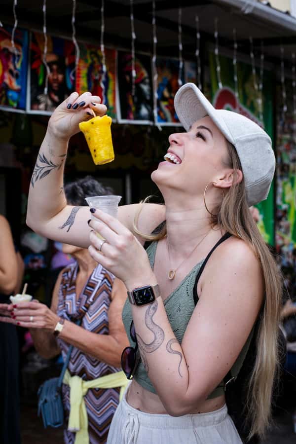 Comuna 13: Graffiti Tour with Tasting, Live Show, & Gallery - The live dance and singing show that makes it click