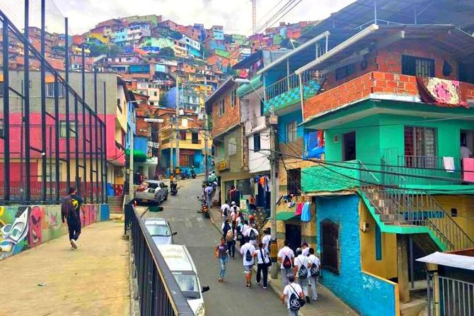 comuna 13 graffitour & cable car - The 3-Hour Flow, Plus What You’ll Actually Do