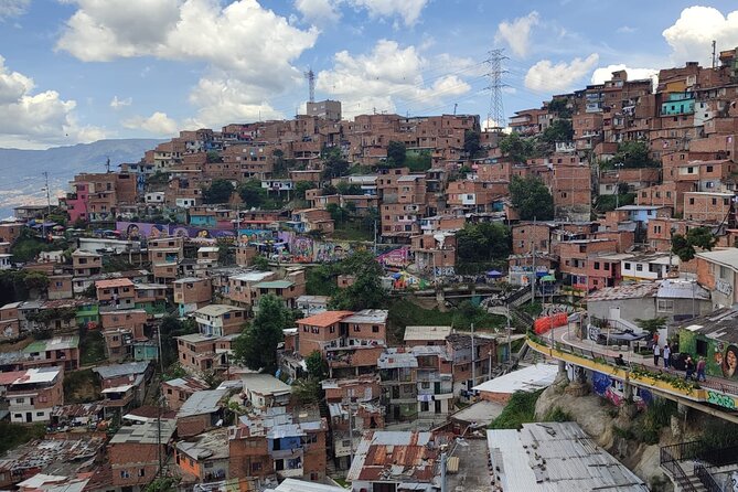 Comuna 13 History and Graffiti Tour with Cable Car - Stop 2: The Metro Cable to Juan XXIII for Big Views and Clear Context