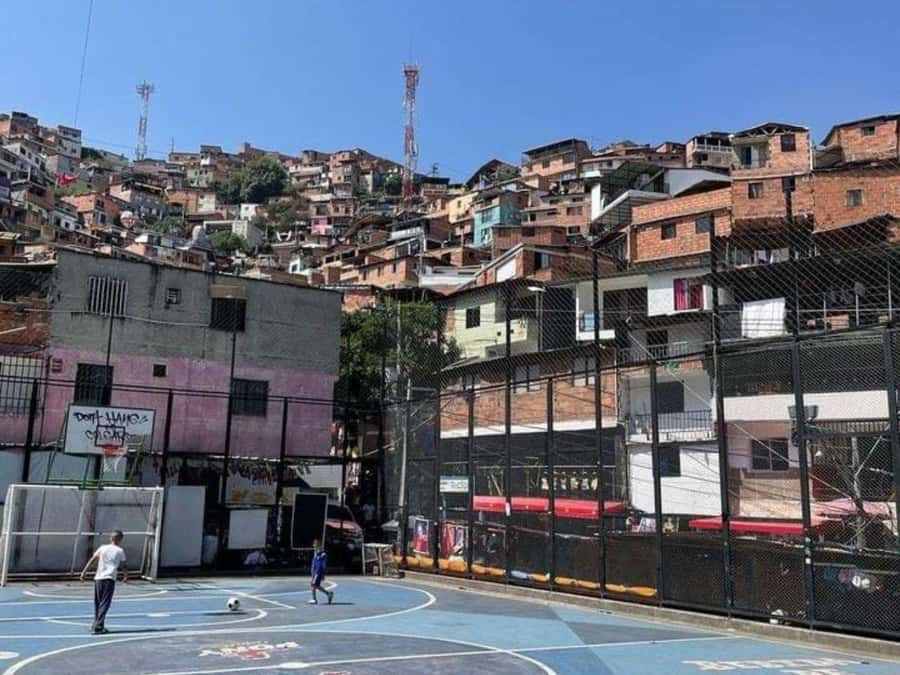 Comuna 13: Recorrido de Arte Urbano, Cultura y Resiliencia - Why Comuna 13 street art feels like more than photos