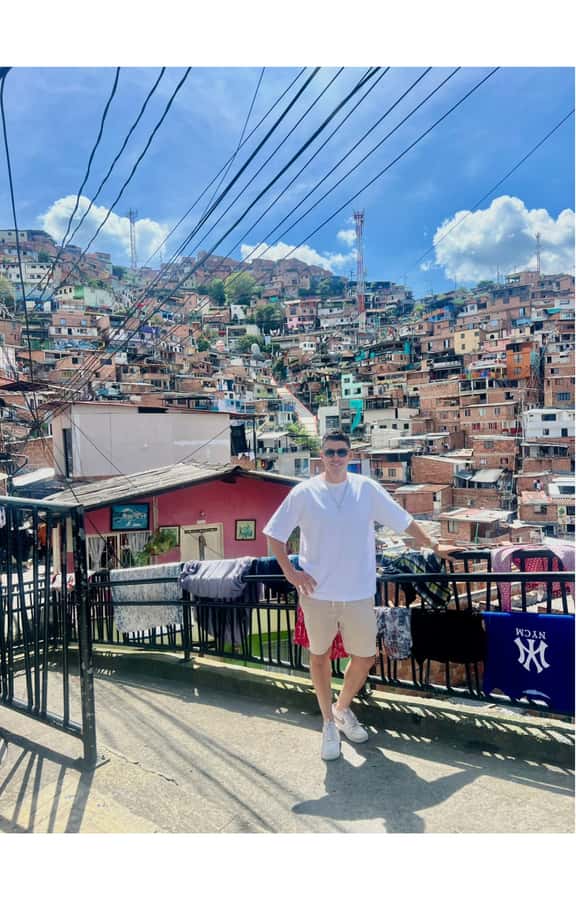 Comuna 13: Recorrido de Arte Urbano, Cultura y Resiliencia - The graffiti route walk: guided meaning, commerce, and better photos