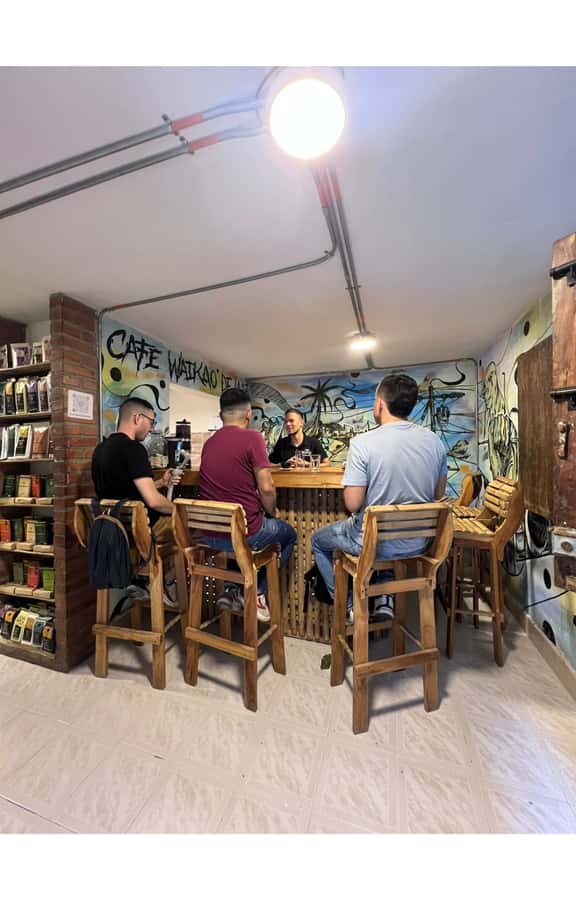 Comuna 13: Recorrido de Arte Urbano, Cultura y Resiliencia - Beer, coffee, dance, snacks, and an arts and crafts market visit
