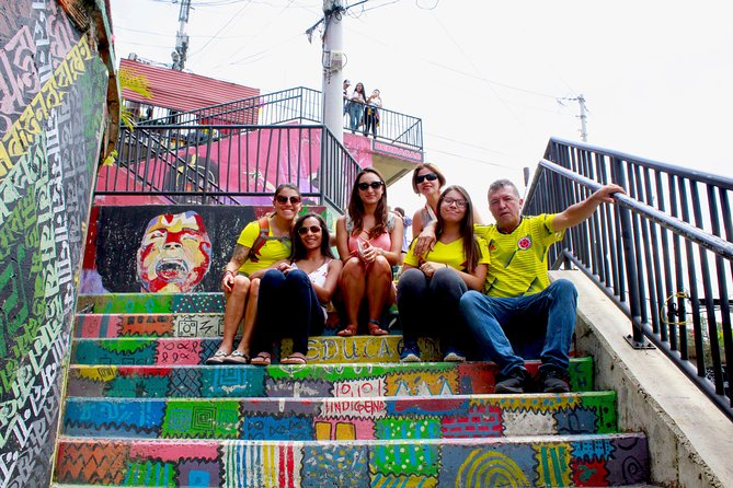 comuna 13 tour - Escaleras Electricas: the escalators and graffiti context you can actually use