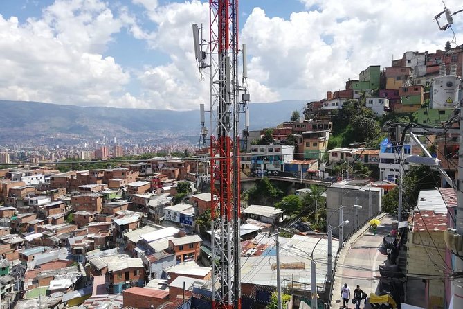 Comuna 13 tour and cable car - Guides that matter: Daniel, Juan Carlos, Kevin, and more