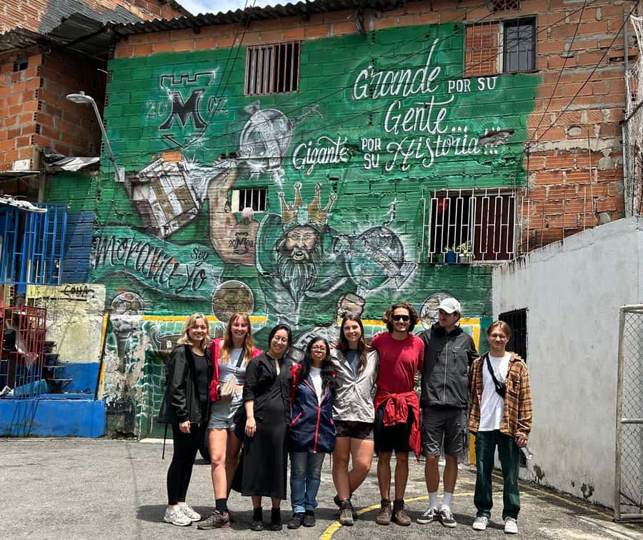 Comuna 4 - Moravia Tour - The First 30 Minutes: Barrio Transformation Walk, With Real Context