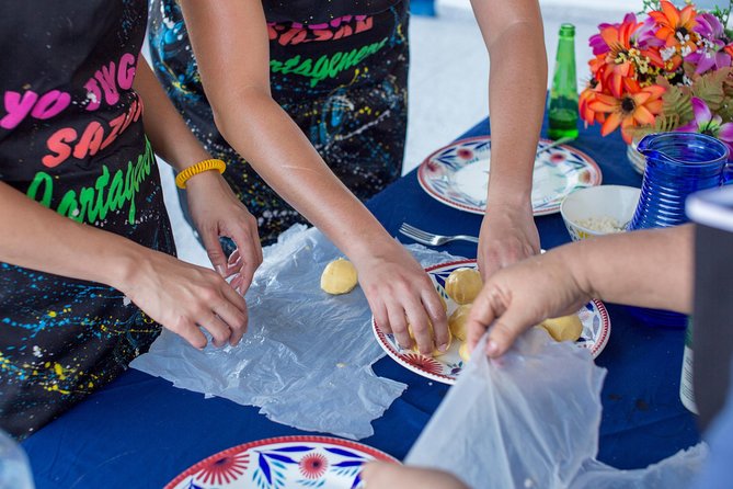 Cooking Class 4 Hours with a local Mom in Cartagena - A local mom kitchen is the point of this Cartagena class