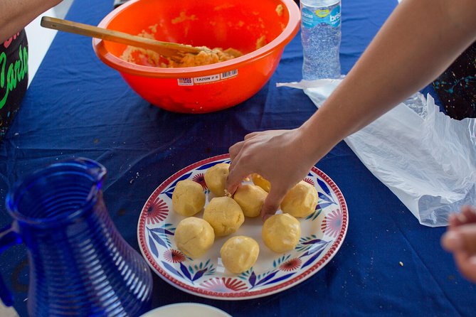 Cooking Class 4 Hours with a local Mom in Cartagena - Where you meet in Cartagena, and how to avoid timing stress
