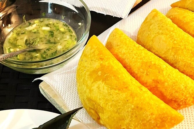 Cooking class: Street Food & Mojito making - First stop: Unicentro at 6:00 pm, and how the evening is paced