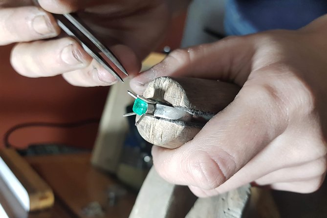 Create Your Own Colombian Emerald Ring - The finished ring and taking it home