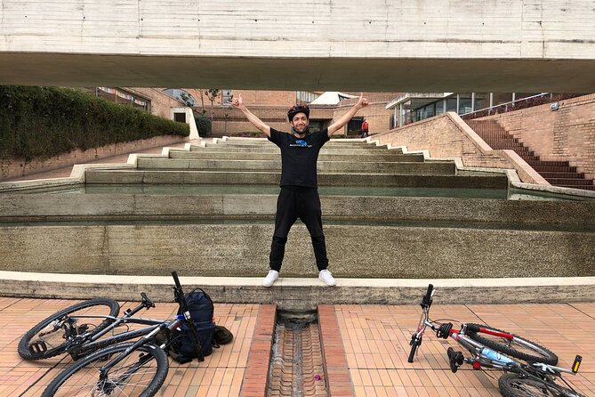 Cycling tour in Simon Bolivar Park and Virgilio Barco Library - Who should book this cycling and library tour