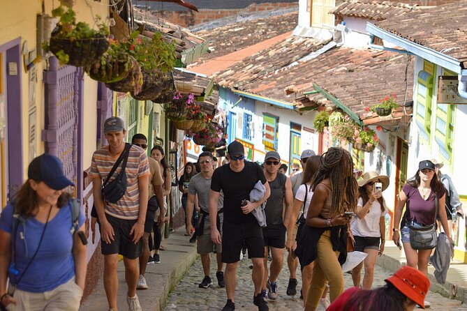 Day Trip To Guatapé with ,Breakfast, Lunch and Boat Ride - Boat ride on the Peñol-Guatapé Dam: what you get in 45 minutes