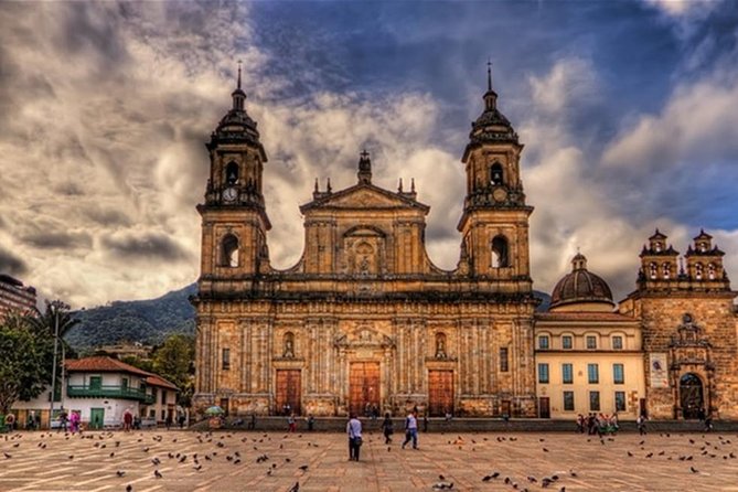 Descubre la Magia: Catedral de Sal & Bogotá en 1 Día - Back to Bogotá for Monserrate: Sacred Views and a Real-Time Timing Check