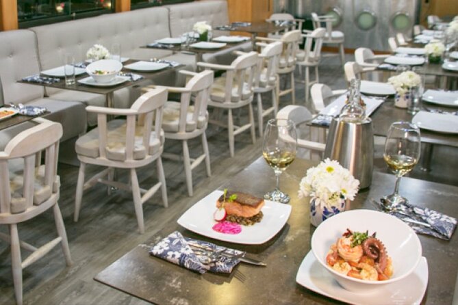 Dinner and Wine in Cartagena Bay aboard the Sibarita Master - Who this yacht dinner suits best