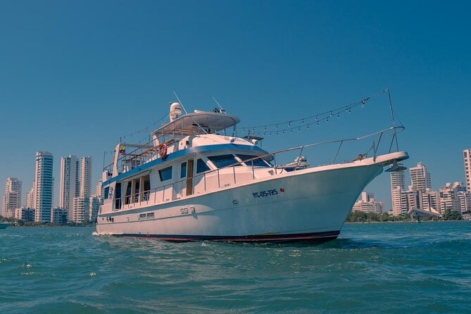 Dinner and Wine in Cartagena Bay aboard the Sibarita Master - Dinner on board: a la carte, served in four parts