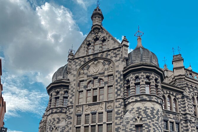 Downtown Medellin, Pueblito Paisa, and Comuna 13 Private Tour - Key things to know before you go
