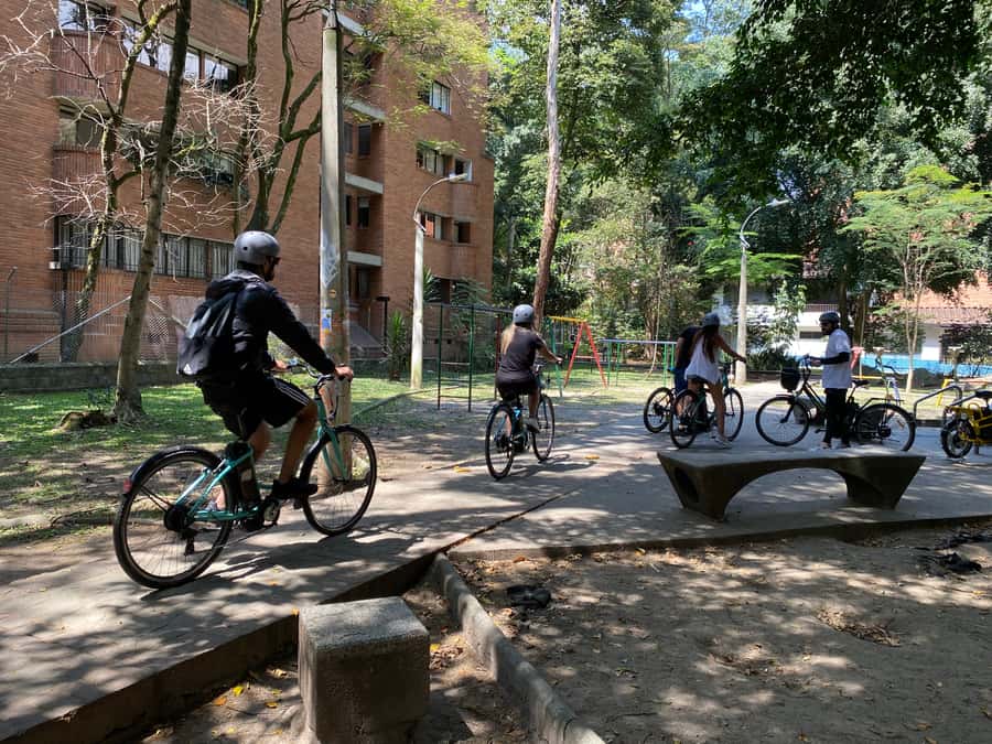 E-Bike City Tour Medellin with Local beer and Snacks - Conquistadores: a focused 30-minute guided neighborhood contrast