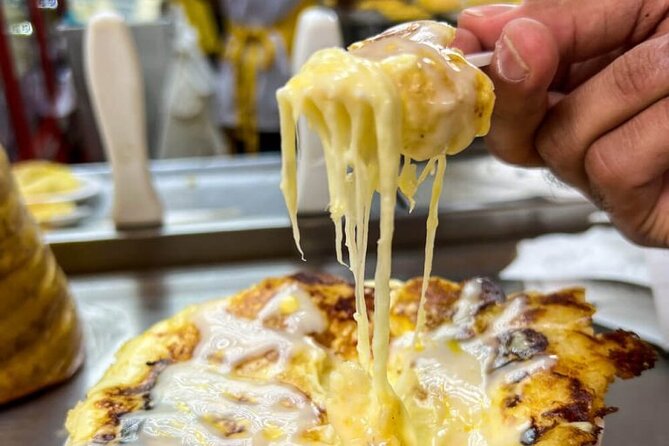 Eat Like a Local: Street Food Tour in Medellín’s Hidden Laureles - Stop 4: Famosa Arepa de Chócolo, Sweet, Cheesy, and Addictive