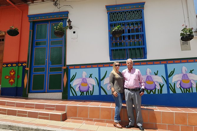 El Peñol and Guatape Small Group Tour from Medellin - A day that mixes city viewpoints with the El Peñol climb