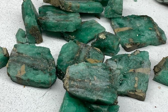 Emerald Museum & Jewelry Workshop: Behind the Scenes Tour - Stop 1 at Caribe Jewelry Museum and Factory: the learning part