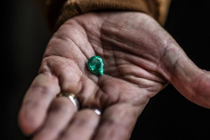 Exclusive Emerald Tour in Bogota - Learning to Spot Authentic Emeralds (Without Pretending You Are a Gem Expert)