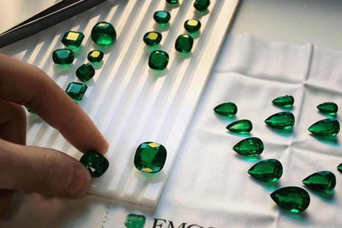 Exclusive Emerald Tour in Bogota - Guide Style, Language, and Day-Of Safety Routines