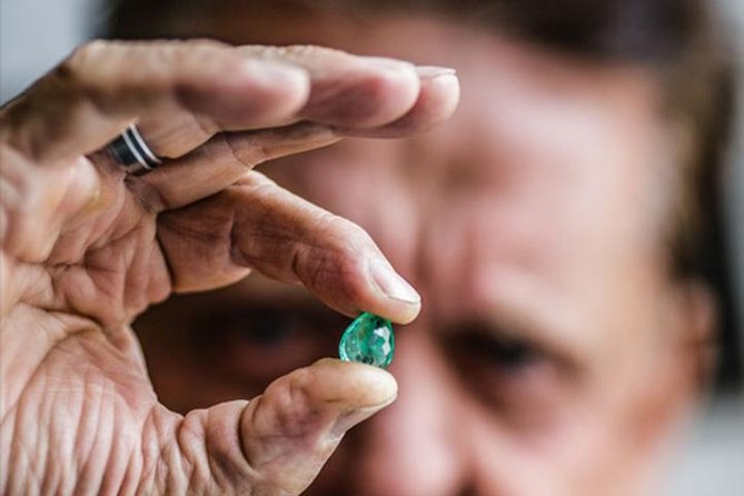 Exclusive Emerald Tour in Bogota - La Candelaria Emerald Shops: A Friendly Street-Level Start
