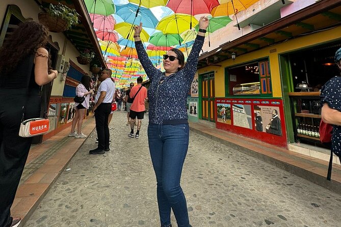 Excursion to Guatapé by chiva, lunch and Pablo Escobar's hacienda - Paisa lunch, solterita, and the strategy of eating when the day is moving