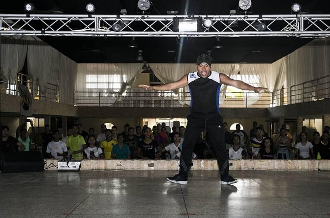 Face-to-face dance classes in Bogotá. La Candelaria - Your Instructor: From Roger’s Patience to Jose Manuel’s Timing Fixes