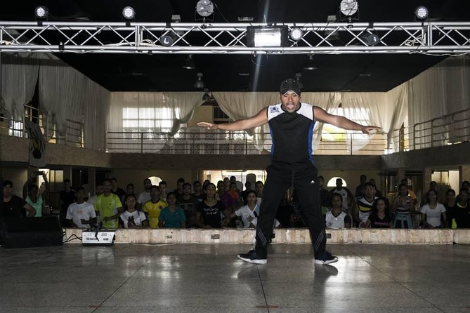 Face-to-face dance classes in Bogotá. La Candelaria - Dance Hall or In-Home Class: Choose What Fits Your Trip