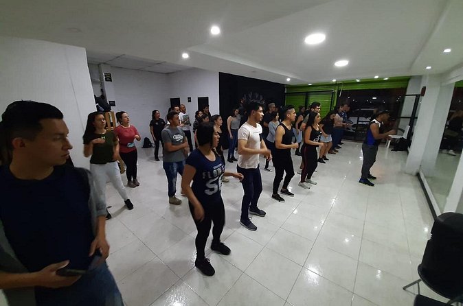 Face-to-face dance classes in Bogotá. La Candelaria - Picking the Rhythm: Salsa, Bachata, Merengue, and Precision Moves