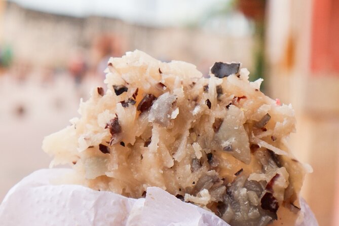 Flavors and portraits: gastronomic tour with professional photos - Parque Centenario: A Green Reset Mid-Tasting Walk