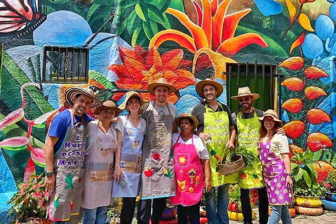 Flower Farm & Silletas Tour in Santa Elena Medellin - Jardín de los Silleteros: the farm stop that turns seeing into making