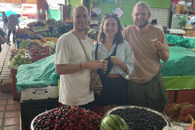 Food tour in Cali with exotic fruits, breads and drinks - Key highlights at Galería Alameda