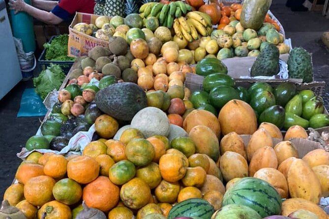 Food tour in Cali with exotic fruits, breads and drinks - Stop at Galería Alameda: the tastings that make it click