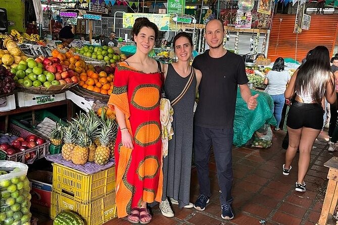 Food tour in Cali with exotic fruits, breads and drinks - Spanish practice without the classroom feeling